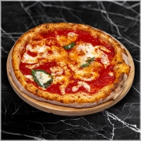 Tomatensaus, fiordilatte kaas, basilicum