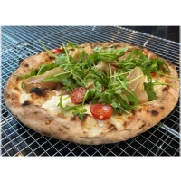 -Fiordilatte kaas, Parmigiano Reggiano 24M, romige bufala mozzarella, Italiaanse Parma Ham, cherry tomaat, rucola<br><br>-Fiordilatte cheese, Parmigiano Reggiano 24M, fresh buffalo mozzarella cheese, Italian Parma ham, cherry tomatoes, rocket