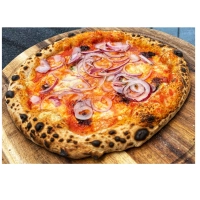 -Tomatensaus, fiordilatte kaas, ‘nduja’(pittig creme), gerookte scamorza kaas, kappertjes, rode ui<br><br>-Tomato sauce, fiordilatte cheese, 'nduja'(spicy pork creme), smoked scamorza cheese, capers,red onion
